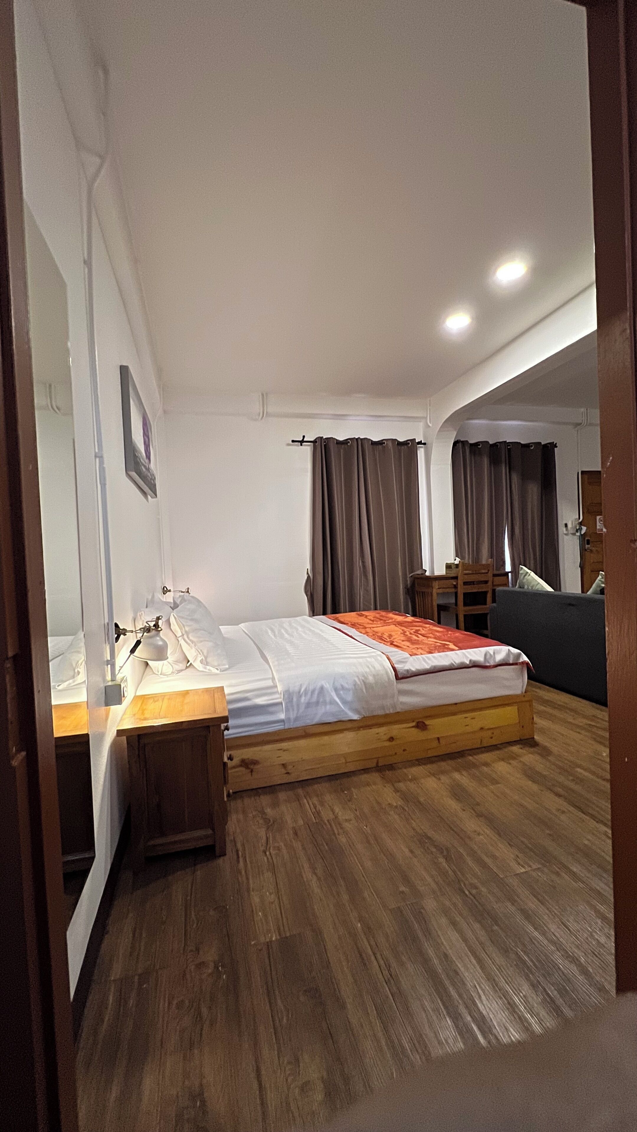 Deluxe Triple Room, City View | Desk, free WiFi