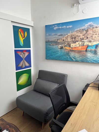 Office/apartment combo Rothschild Blv in TelAviv! Parking, elevator, shelter