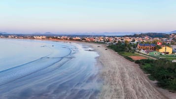Vista para praia/oceano