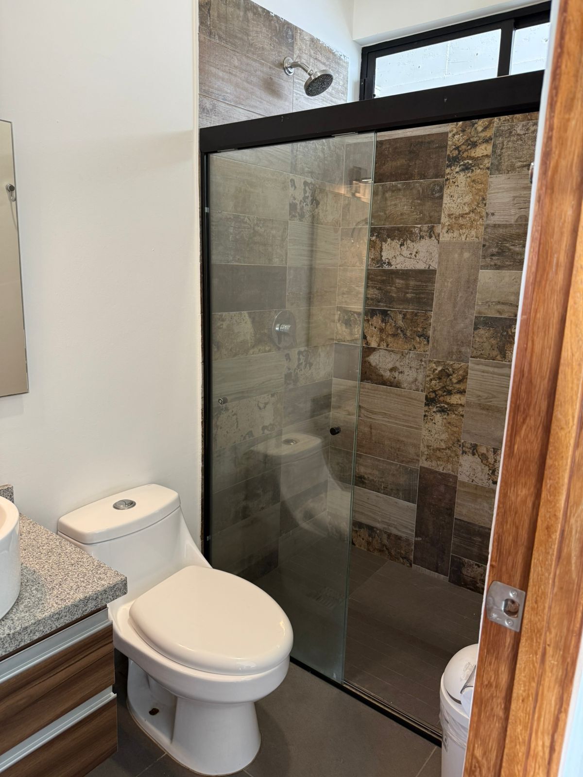 Dusche, Handtücher, Toilettenpapier