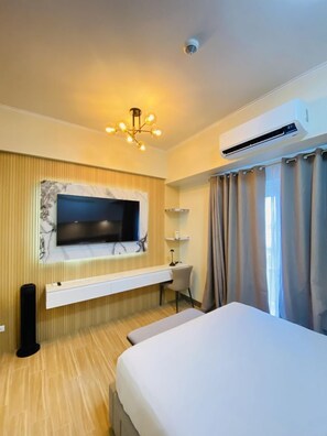 Iron/ironing board, bed sheets, wheelchair access