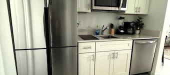 Traveling workers 1bed and living space / pets friendly