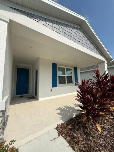 Traveling workers w/ full kitchen and living space