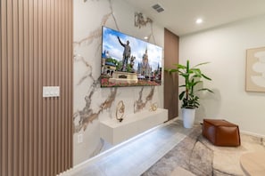 Interior - Townhome in Kissimmee with pool and pets allowed (Kissimmee)