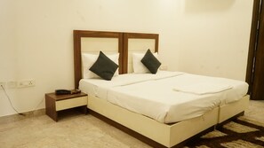 Deluxe Double Room | Desk, laptop workspace, free WiFi