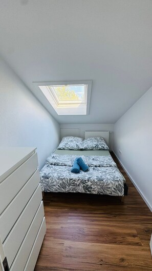 1 slaapkamer, een bureau, wifi, beddengoed