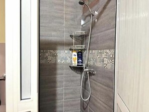 Haartrockner, Seife, Shampoo, Toilettenpapier