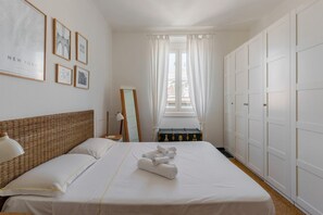 3 bedrooms, iron/ironing board - GuestHost - Comfortable 100 sqm apartment, accommodating up to 6 people, located on the sixth floor of a building with an elevator (NOT accessible to disabled guests).The property is located in the residential neighborhood of Carignano, a quiet and well- (Genoa)