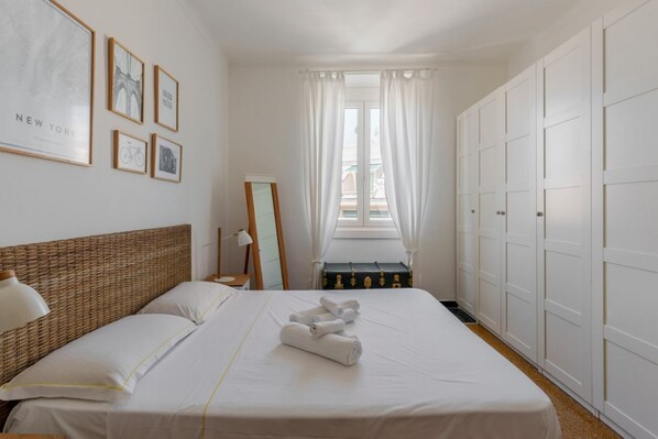 3 habitaciones y tabla de planchar con plancha 