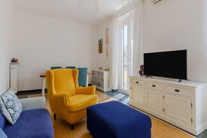 TV - GuestHost - Comfortable 100 sqm apartment, accommodating up to 6 people, located on the sixth floor of a building with an elevator (NOT accessible to disabled guests).The property is located in the residential neighborhood of Carignano, a quiet and well- (Genoa)