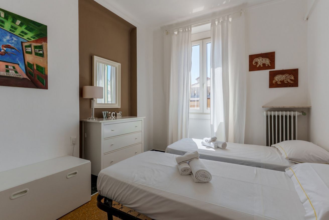 3 chambres, fer et planche à repasser