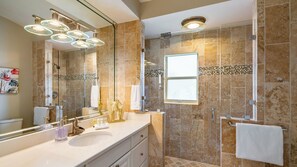 Interior - Private Pool, Firepit, Game Room Mins to Beaches + Community Amenities Casa Solara by Avantstay (Naples)