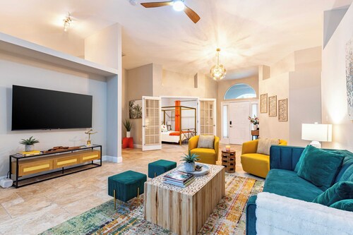 Private Pool, Firepit, Game Room Mins to Beaches + Community Amenities Casa Solara by Avantstay