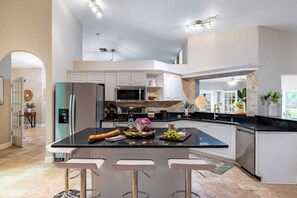 House (4 Bedrooms) | Interior