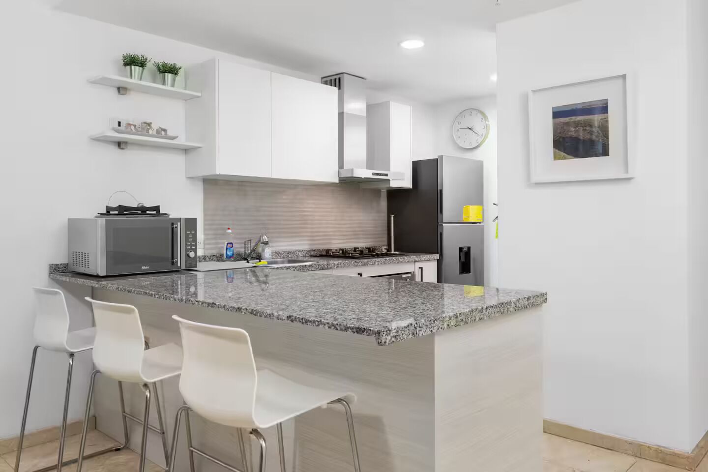 Microwave, oven, dishwasher, coffee/tea maker