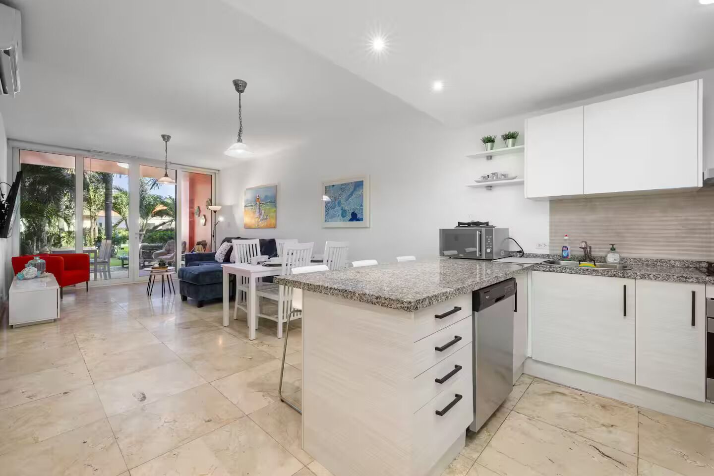 Microwave, oven, dishwasher, coffee/tea maker