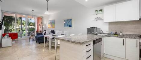 Microonde, forno, lavastoviglie, macchina per tè/caffè