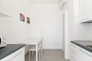 Refrigerador, microondas, lavavajillas y tostadora 