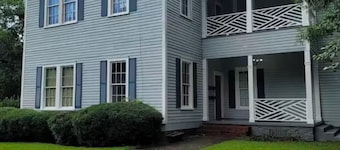 Charming 1-bedroom apartment in fabulous Dublin, GA. Just minutes from Downtown.