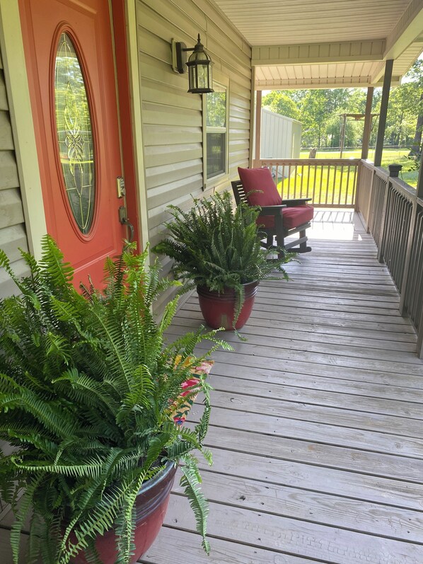 Terrace/patio - Charming home with on sight private boat launch and covered boat house! DISCOUNT (Florien)
