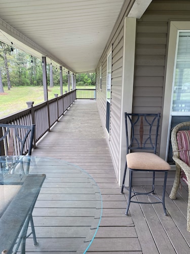 Charming home with on sight private boat launch and covered boat house! DISCOUNT