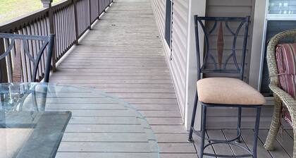 Charming home with on sight private boat launch and covered boat house! DISCOUNT