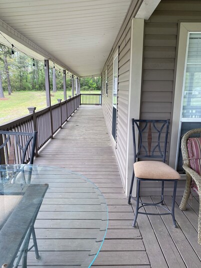 Charming home with on sight private boat launch and covered boat house! DISCOUNT