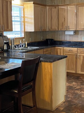 Microwave, oven - Charming home with on sight private boat launch and covered boat house! DISCOUNT (Florien)