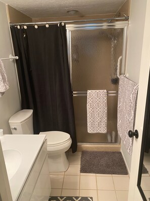 Hair dryer, towels, toilet paper - Tranquil 2-bedroom condo with AC in  beautiful Sarasota (Sarasota)