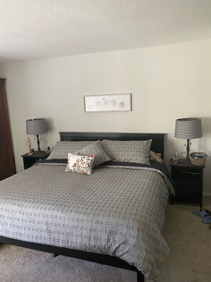 2 bedrooms, iron/ironing board, Internet, bed sheets