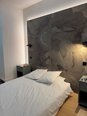 2 bedrooms, iron/ironing board, WiFi