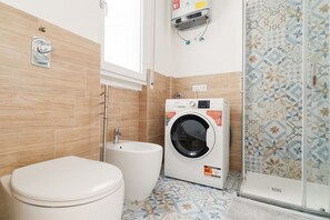 تجهيزات دش، مراحيض شطف