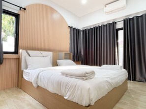 4 habitaciones, tabla de planchar con plancha, wifi y ropa de cama 