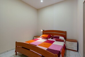 1 bedroom, iron/ironing board