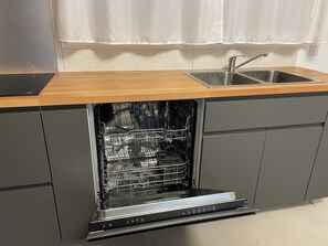 Four Ă micro-ondes, un four, surface de cuisson, lave-vaisselle