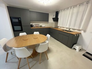 Micro-ondes, four, plaque de cuisson, lave-vaisselle