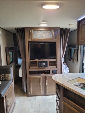 1 bedroom, bed sheets