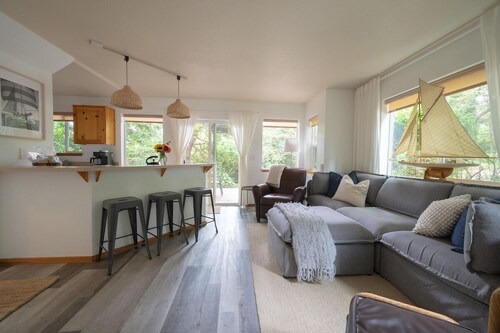Beach Bungalow 4 - 700ft to Beach - Dogs Ok!