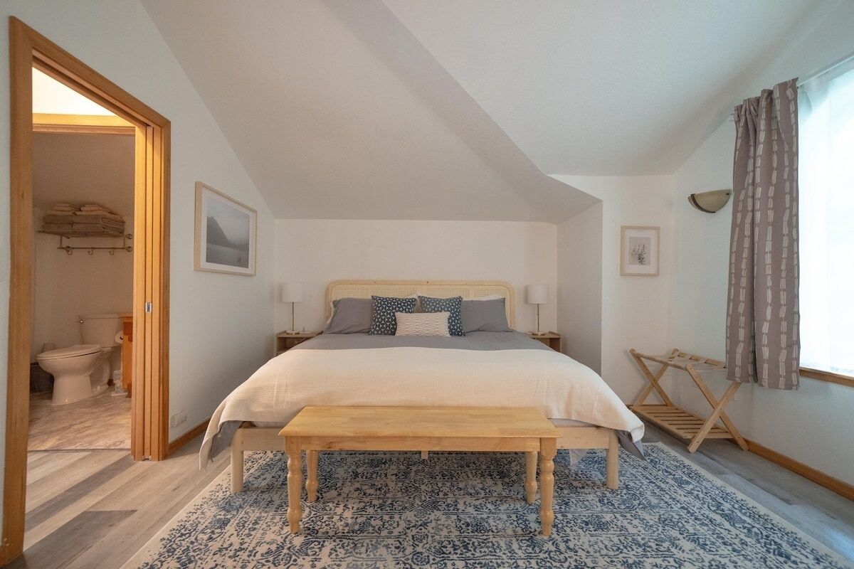 1 habitación, tabla de planchar con plancha, wifi gratis y ropa de cama 