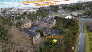 Il s’agit d’une propriété située en bord de mer, à 15 minutes à pied de Haystack Rock. Elle comprend un bungalow de plage (Beach Bungalow 4) et un établissement classé.