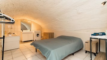 1 slaapkamer, een strijkplank/strijkijzer, wifi, beddengoed