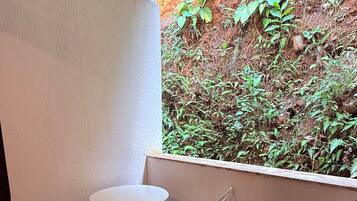 Habitación triple Deluxe | Área de sala de estar