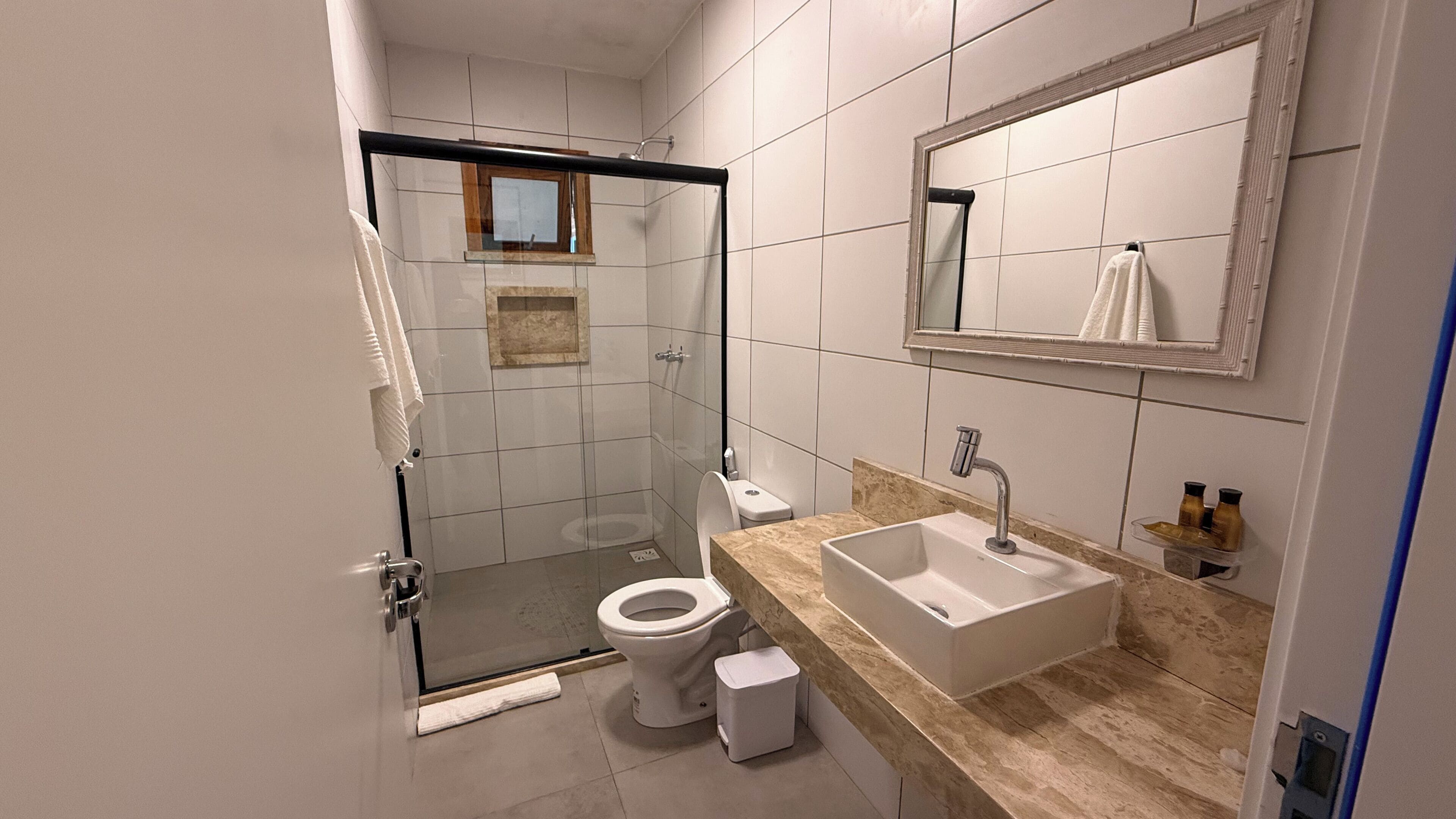 Deluxe Chalet | Bathroom | Shower, hair dryer, towels, soap