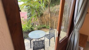 Deluxe Triple Room | Living area