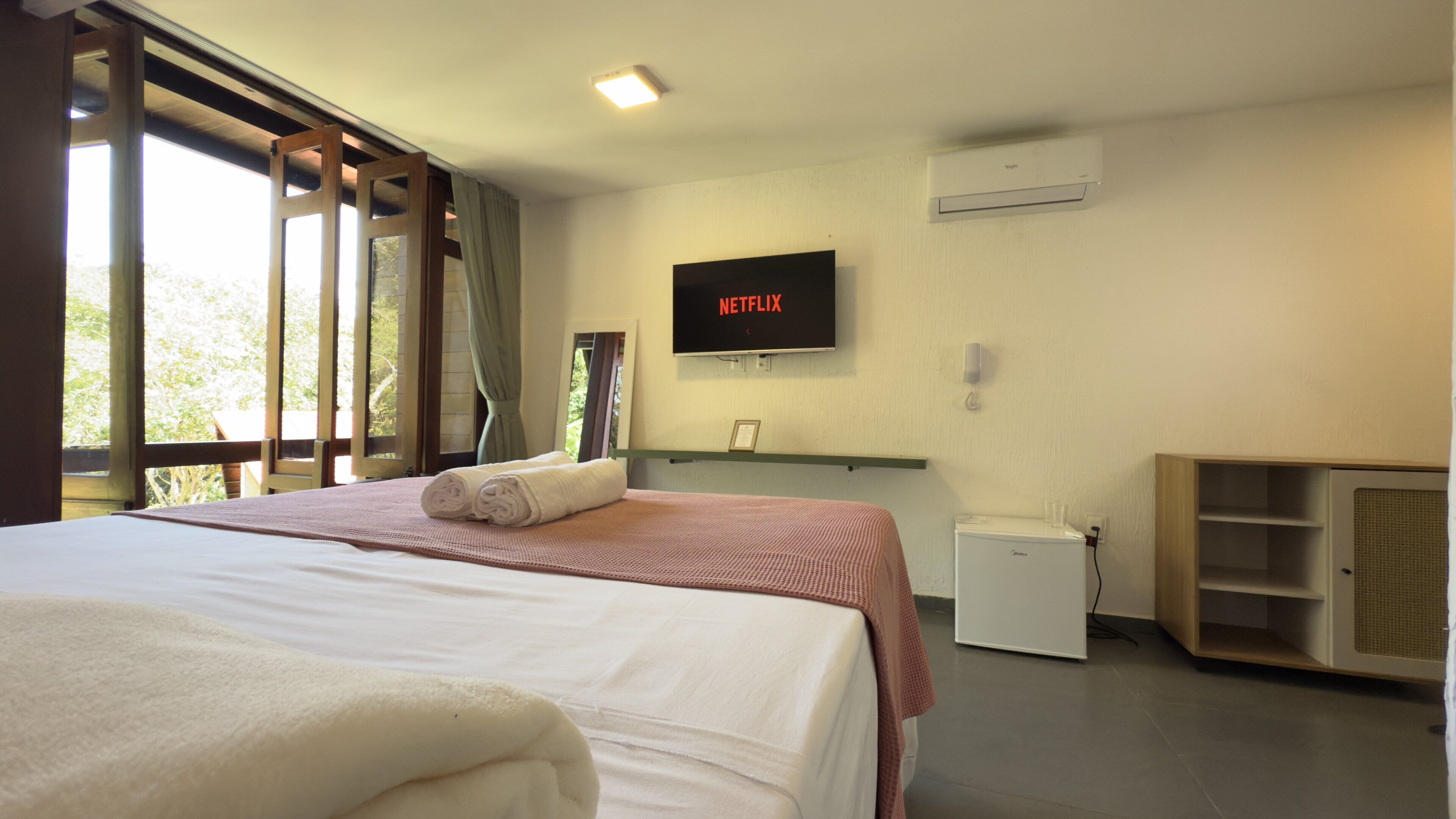 Deluxe Double Room | Free cots/infant beds, bed sheets