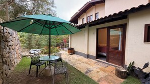 Deluxe Double Room | Living area