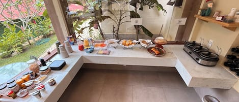 Free daily full breakfast
