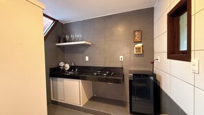 Deluxe Quadruple Room | Private kitchen | Fridge, stovetop, cookware/dishes/utensils
