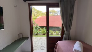 Kolmen hengen deluxe-huone | Ilmaiset vauvansängyt, vuodevaatteet