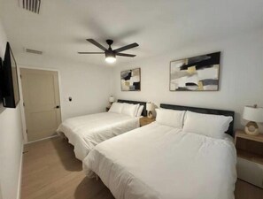 5 bedrooms, internet, bed sheets